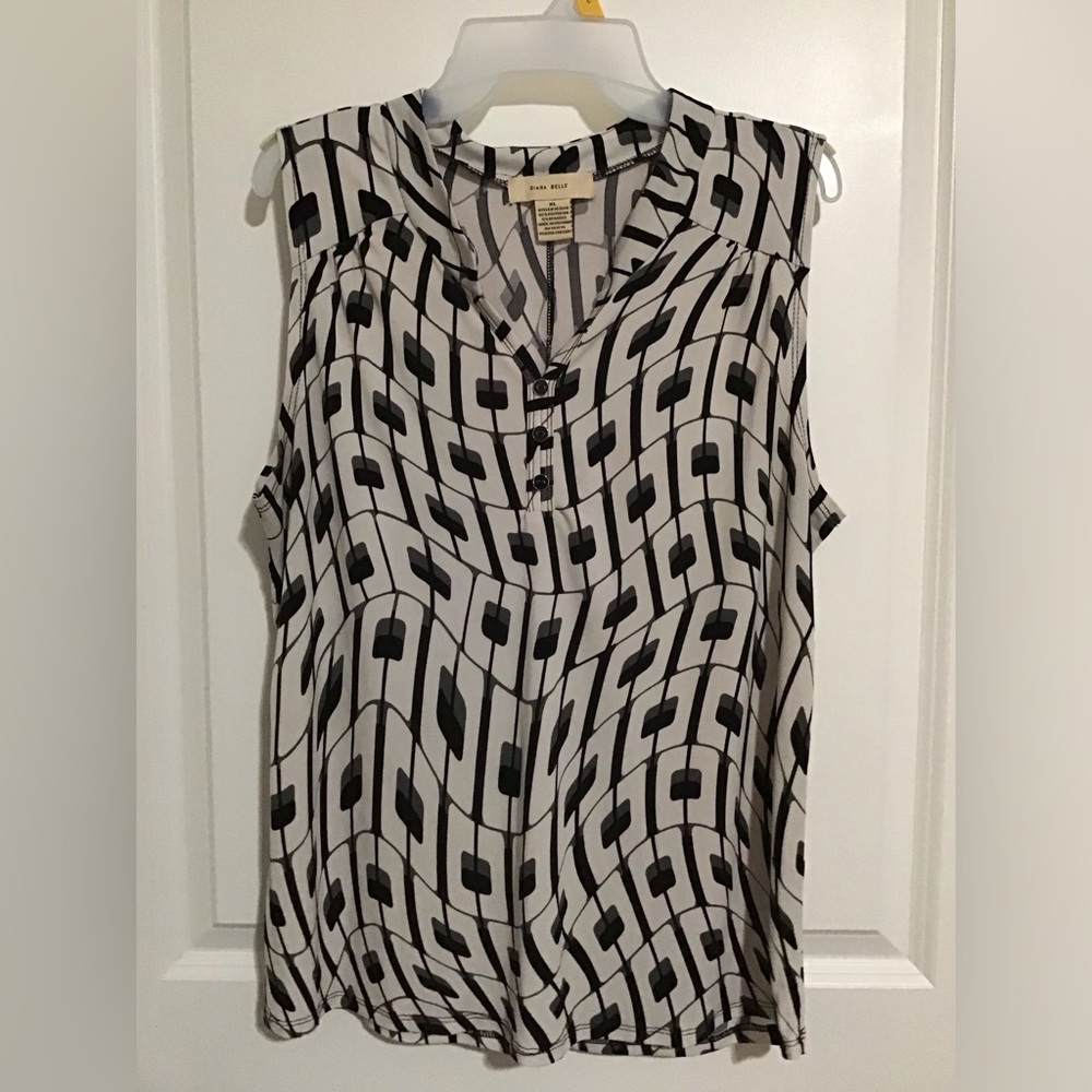 Black and White Patterned Blouse Size XL